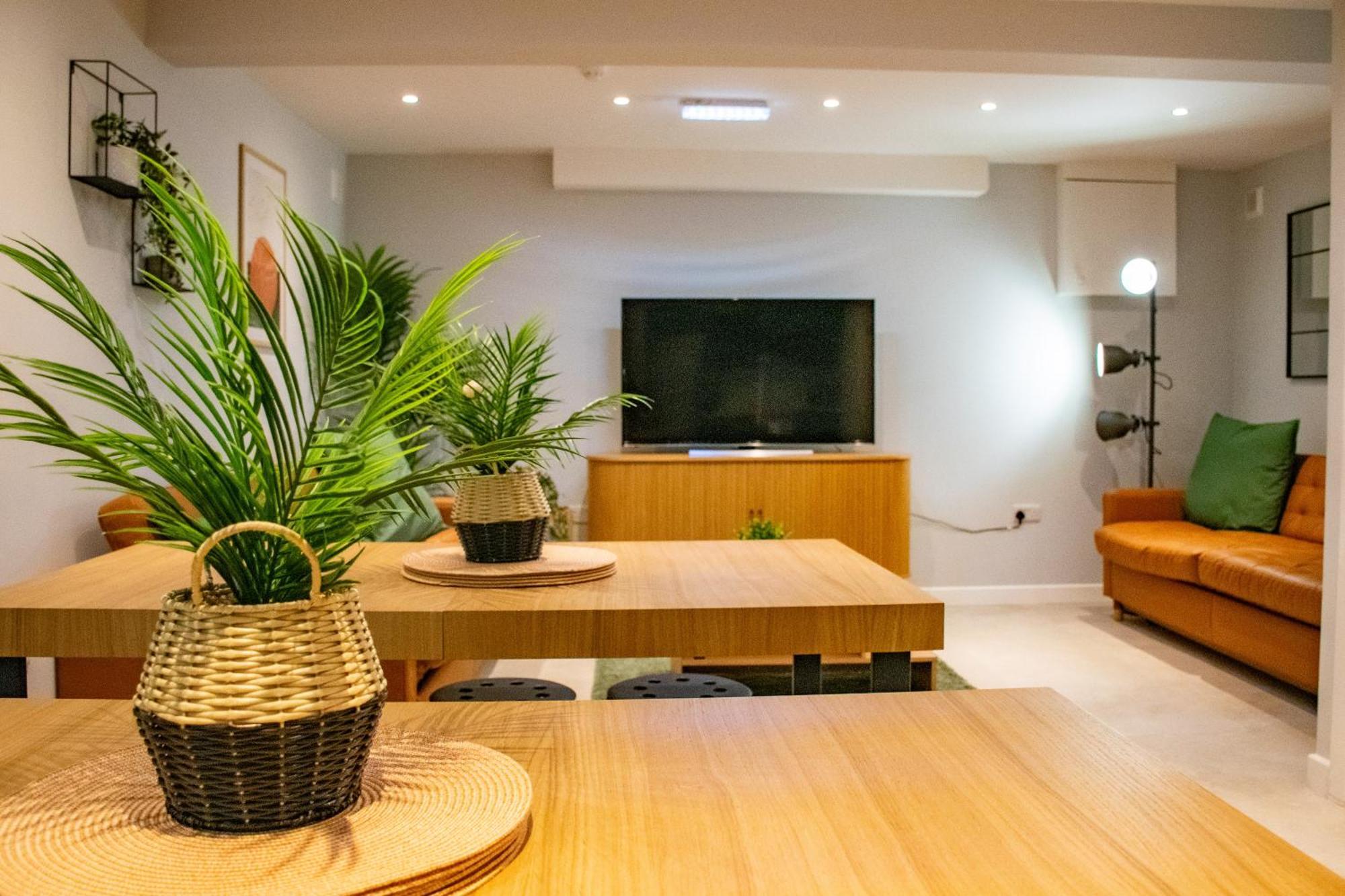 The Large Group House -Sleeps 21 Villa Dublin Bagian luar foto