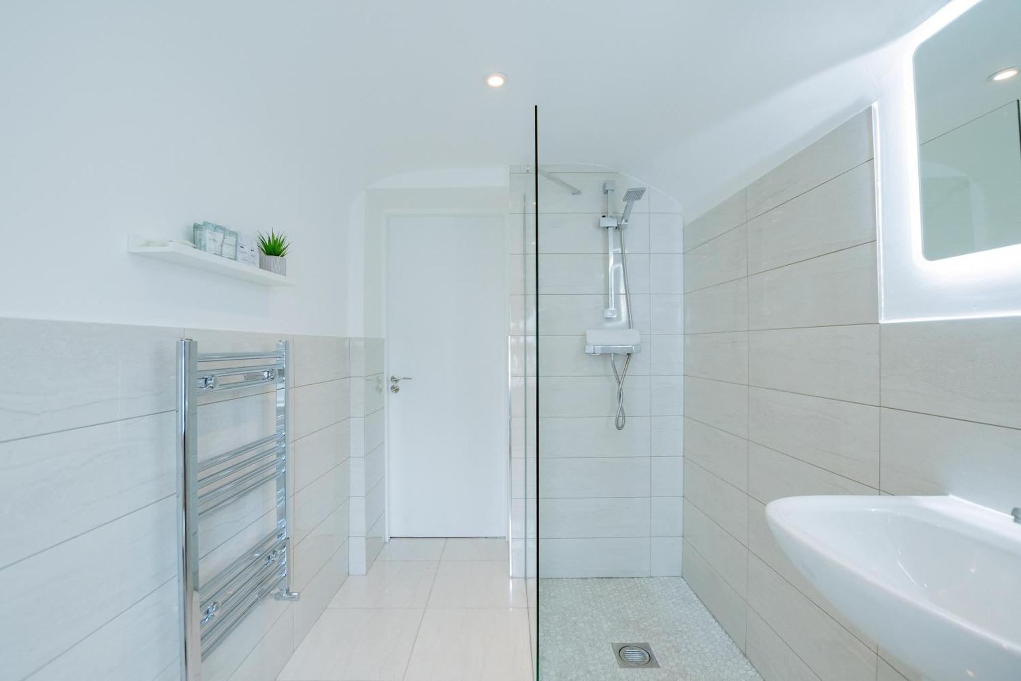 The Large Group House -Sleeps 21 Villa Dublin Bagian luar foto